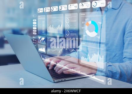 Analyst, der mit Financial Report und Business Analytics Dashboard auf einem Laptop arbeitet, um Finanzdaten mit KPI und Kennzahlen zu analysieren. Investitionen, Stockfoto