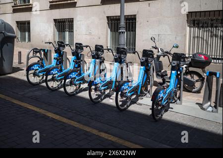 BiciMAD Bikes, ein Fahrradverleih-Programm, das vom Rathaus von Madrid, Spanien, betrieben wird Stockfoto