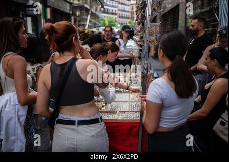 El Rastro in La Latina, Madrids ältester und berühmtester Straßenmarkt, Spanien Stockfoto
