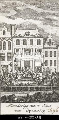 Plünderung des Hauses von Kapitän Spaaroog während der Ernennung Riot in Amsterdam, 1696, Plünderung von 't Huis van Spaaroog (Titel über Objekt), Plünderung des Hauses von Kapitän Martinus Spaaroog durch eine wütende Menge auf der Reguliersgracht während des Ernennungsriot in Amsterdam, 31. Januar bis 1. Februar 1696, Druck, Druckerei: Simon Fokke, Nordholland, 1779 - 1781, Papier, Ätzen, Höhe, 80 mm x Breite, 41 mm Stockfoto