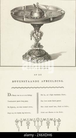 Hansje-in-de-kelder, ca. 1770, Hansje in den Kelder, Hansje-in-de-kelder aus der ersten Hälfte des 17. Jahrhunderts. Silberne Trinkschale mit Obststräuchern und einer Halbkugel in der Mitte mit einem Klappdeckel, unter dem eine vergoldete Kinderfigur versteckt ist. Auf dem Blatt unter dem Teller ein achtzeiliger Vers über Mr. Cornelis Boon in Warmond, in dessen Familie diese Trinkschale seit 200 Jahren im Jahre 1770 war und der nach dem siebzigsten Lebensjahr Vater wurde. Oben rechts auf der Platte markiert: PL. VII., Druck, Druckerei: Anonym, Nordholland, 1774 - 1776 Stockfoto