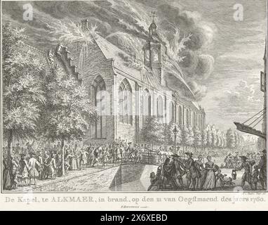 Feuer in der Kapelkerk in Alkmaar, 1760, die Kapelle in Alkmaer, in Brand, am 21. Oktober 1760 (Titel über Objekt), Brand in der Kapelkerk in Alkmaar, 21. August 1760. Das Feuer wird mit Feuerlöschschläuchen bekämpft, die aus dem Laat gepumpt werden., Druck, Druckerei: Simon Fokke, (auf Objekt erwähnt), nach Zeichnung von: Simon Fokke, (auf Objekt erwähnt), nach Zeichnung von: Albert Janszoon van Panders, (auf Objekt erwähnt), Nordholland, 1760, Papier, Ätzen, Gravieren, Höhe, 182 mm x Breite, 235 mm Stockfoto