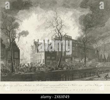 Brand im Pottebakkerssteeg in Rotterdam, 1779, Image, van den Brand, der sich in Rotterdam ereignete, 11. März 1779. Van den Maas Zijde (Titel auf Objekt), großes Feuer in mehreren Häusern im Pottebakkerssteeg in Rotterdam, 11. März 1779. Große Menschenmenge auf der Straße, Löschschläuche werden verwendet, um das Feuer zu löschen. In der Bildunterschrift: Zugunsten der bedürftigen Familien, gewidmet für die großzügigen., Druck, Druckerei: Pieter de Mare, nach Zeichnung von: Gijsbertus Haasbroek, (auf dem Objekt erwähnt), Druckerei: Nord-Niederlande, nach Zeichnung von: Rotterdam, 1779, Papier Stockfoto