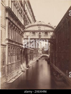 Blick auf die Seufzerbrücke in Venedig, Italien, Ponte dei Sospici. (Venedig) (Titel zum Objekt), Foto, Giorgio Sommer, (zugeschrieben), Venedig, 1857 - 1914, Karton, Albumendruck, Höhe, 478 mm x Breite, 318 mm Stockfoto