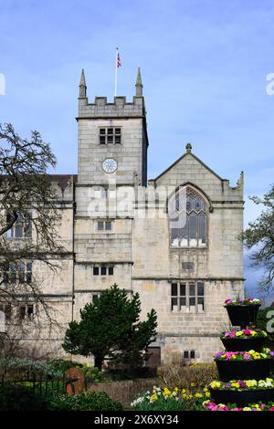 Historische Shrewsbury-Bibliothek an der ehemaligen Schule in einem denkmalgeschützten Steingebäude Stockfoto