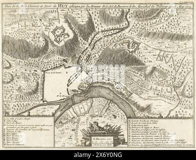 Belagerung von Huy, 1705, Plan de la Ville Chateau et Fort de Huy assiegez par les Armees de S.A.E. de Baviere & du Marechal de Villeroy le 26. Mai 1705 (Titel auf Objekt), Karte mit der Belagerung von Huy, erobert von den Franzosen am 26. Mai 1705. Illustration in der 1716 niederländischen Übersetzung von J. Lamigue, Het Leven van Zyne Hoogheit Johan Willem Friso, dl. I, S. 148/149., Druck, Druckerei: Matthijs Pool, (möglicherweise), nach Zeichnung von: Gillius Brakel, (erwähnt auf Objekt), Verlag: Johannes van Oosterwyk, Druckerei: Nordholland, Verlag: Amsterdam, 1714 - 1716, Papier, Ätzen Stockfoto