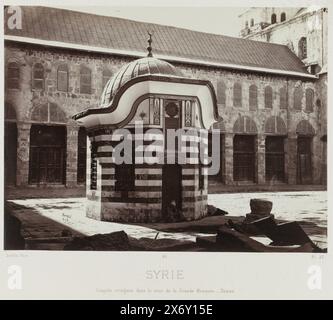 Blick auf die achteckige Kuppel im Innenhof der Großen Moschee in Damaskus (Syrien/Coupole octogone dans la cour de la Grande Mosquée - Damas), Architektur antik : Egypte, Grèce, Asie Mineure : Album de photographies (Titel der Serie), Syria/ Coupole octogone dans la cour de la Grande Mosquée - Damas PL. 27., Foto, Maison Bonfils, Verlag: E. Ducher, Syrië, Verlag: Paris, 1872, Papier, Albumendruck, Höhe, 220 mm x Breite, 291 mm Stockfoto