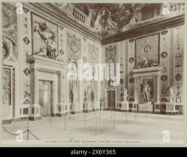 Innenraum der Villa Borghese, S.1.a n.o 6799. ROMA - Villa Borghese. IL gran Salone d'ingresso. (Arch. Asprucci.) (Titel zum Gegenstand), Foto, Fratelli Alinari, (erwähnt zum Gegenstand), Herausgeber: Fratelli Alinari, (erwähnt auf dem Objekt), Florenz, ca. 1880 - ca. 1895, Papier, Albumendruck, Höhe, 193 mm x Breite, 250 mm, Höhe, 241 mm x Breite, 328 mm Stockfoto