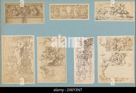 Sieben Fotoreproduktionen von Ornamentzeichnungen, obere Reihe von links nach rechts: (117) Wappen mit einer Frau auf beiden Seiten, (118) zwei Zentauren mit einem Schild, (406) zwei Putten auf Widdern, die zwei Vögel von Giulio Romano angreifen. TWQZXFD, Foto, anonym, nach Zeichnung von: Anonym, nach Zeichnung von: Giulio Romano, (auf dem Objekt erwähnt), Europa, ca. 1875 - ca. 1900, Karton, Albumendruck, Höhe, 318 mm x Breite, 499 mm Stockfoto