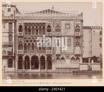 Blick auf die Ca' d'Oro in Venedig, Venedig. Canal Grande. CA'Doro (Titel auf Objekt), Foto, anonym, Venedig, ca. 1875 - ca. 1900, Karton, Albumendruck, Höhe, 186 mm x Breite, 244 mm Stockfoto