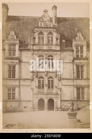 Außenseite des Treppenhauses der Burg von Azay-le-Rideau, Azay-le-Rideau. Grande Porte (Titel auf Objekt), Foto, anonym, Azay-le-Rideau, ca. 1875 - ca. 1900, Karton, Albumendruck, Höhe, 381 mm x Breite, 266 mm Stockfoto