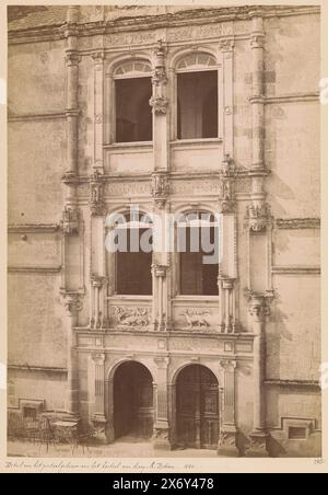 Außenseite des Treppenhauses der Burg von Azay-le-Rideau, Château d'Azay-le-Rideau (Titel auf dem Objekt), Foto, Séraphin-Médéric Mieusement, Azay-le-Rideau, um 1875 - um 1900, Karton, Albumendruck, Höhe, 352 mm x Breite, 245 mm Stockfoto