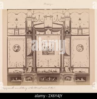 Fotoreproduktion (vermutlich) einer Zeichnung eines Freskos aus Pompeji, verziert mit Porträts, Tieren und architektonischen Ornamenten, Pompejanisches Wandbild aus dem Nationalmuseum in Neapel. (Titel über Objekt), Foto, anonym, nach Zeichnung von: Anonym, nach Malerei von: Anonym, Europa, nach Malerei von: Pompeji, ca. 1875 - ca. 1900, Karton, Albumendruck, Höhe, 197 mm x Breite, 237 mm Stockfoto