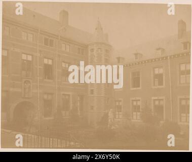 Blick auf den Turm von 1682 bei den Schwestern unter den Bögen in Maastricht, Foto, anoniem (Monumentenzorg), (zugeschrieben), Maastricht, 1898, fotografischer Träger, Albumendruck, Höhe, 175 mm x Breite, 225 mm Stockfoto