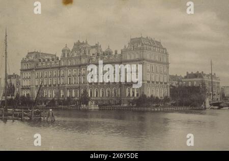 Blick auf das Amstel Hotel, Amsterdam, Foto, Herausgeber: Andries Jager, anonym, Amsterdam, ca. 1880 - ca. 1895, Papier, Kollotypen, Höhe, 97 mm x Breite, 147 mm Stockfoto