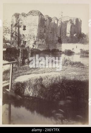 Ruine der Burg Brederode in Santpoort, Brederode (Chateau de), Amsterdam (Holande (Titel auf Objekt), Foto, anonym, (möglicherweise), Santpoort, Frankreich, ca. 1885 - ca. 1900, Papier, Albumendruck, Höhe, 227 mm x Breite, 161 mm, Höhe, 306 mm x Breite, 247 mm Stockfoto