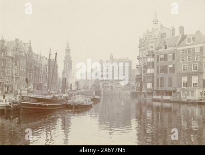 Blick auf die Binnen-Amstel, in der Ferne die Munttoren, Foto, James Higson, (zugeschrieben), Amsterdam, 1904, baryta-Papier, Höhe, 109 mm x Breite, 153 mm Stockfoto