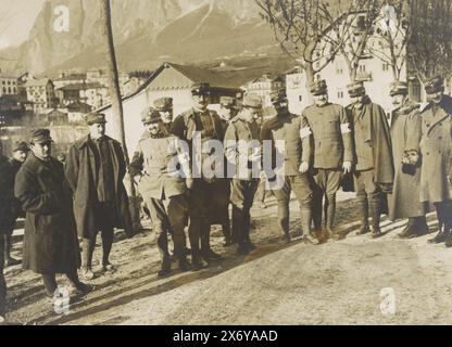 Italienischer Militärstab des Medizinischen Dienstes in Cortina d'Ampezzo, Etat-Major du Service de Santé à Cortina d'Ampezzo (Titel über Objekt), Teil des Fotoalbums medizinische Mission H. de Rothschild an der italienischen Front 1916., Foto, Henri de Rothschild, (zugeschrieben), Cortina d'Ampezzo, 1916, fotografischer Träger, Gelatinedruck, Höhe, 229 mm x Breite, 280 mm Stockfoto