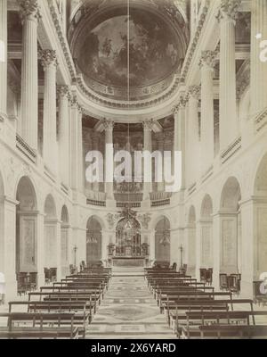 Innenraum der Kapelle des Schlosses von Versailles, CHATEAU de VERSAILLES La Chapelle (Titel auf Objekt), Teil des Reisealbums mit Fotos von Sehenswürdigkeiten in Belgien und Frankreich., Foto, X-Foto., Versailles, um 1880 - um 1900, Papier, Albumendruck, Höhe, 272 mm x Breite, 211 mm Stockfoto