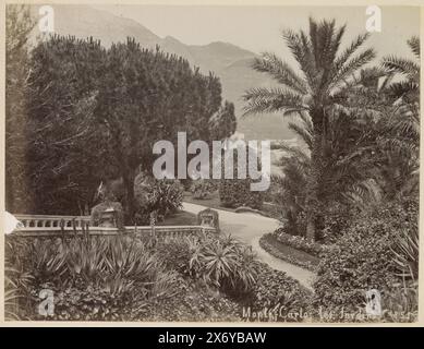 Ansicht der Gärten in Monte-Carlo, Monte-Carlo les jardins (Titel auf Objekt), Teil des Reisealbums mit Fotos von Sehenswürdigkeiten in Italien und Südfrankreich., Foto, anonym, Monaco, ca. 1870 - ca. 1900, Papier, Albumendruck, Höhe, 207 mm x Breite, 272 mm Stockfoto