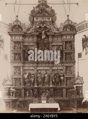 Wiedereredos des Hochaltars in der Königlichen Kapelle der Kathedrale von Granada, Granada, Capilla Real, retablo del Altar Mayor (Titel auf Objekt), dieses Foto ist Teil eines Albums., Foto, Camino, (erwähnt auf Objekt), nach Skulptur von: Felipe de Bigarny, (zugeschrieben), Granada, 1851 - ca. 1890, Papier, Albumendruck, Höhe, 261 mm x Breite, 197 mm Stockfoto