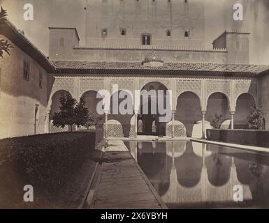 Blick auf den Patio de la Acequia des Palacio de Generalife an der Alhambra, Granada, dieses Foto ist Teil eines Albums., Foto, anonym, Granada, 1851 - ca. 1890, Papier, Albumendruck, Höhe, 192 mm x Breite, 246 mm Stockfoto