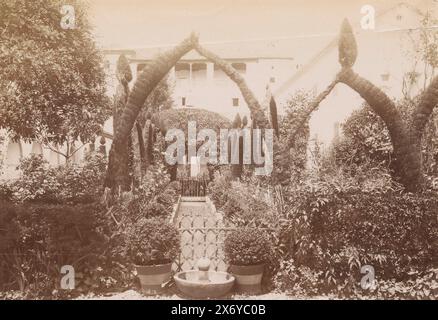 Blick auf die Gärten des Palacio de Generalife an der Alhambra, Granada, dieses Foto ist Teil eines Albums., Foto, anonym, Granada, 1851 - ca. 1890, Papier, Albumendruck, Höhe, 160 mm x Breite, 224 mm Stockfoto