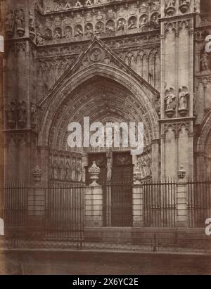 Puerta del Perdón der Kathedrale von Toledo, Toledo, Portada principal de la catedral (Titel auf Objekt), dieses Foto ist Teil eines Albums., Foto, Juan Laurent, (auf Objekt erwähnt), Toledo, 1863 - 1883, Papier, Albumendruck, Höhe, 251 mm x Breite, 333 mm Stockfoto