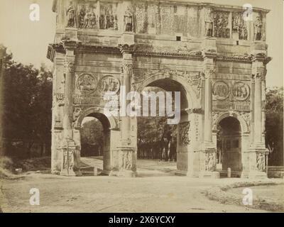 Nordseite des Konstantinsbogens in Rom, Arco di Costantino ROMA (Titel über Objekt), Teil des Reisealbums mit Fotos von Sehenswürdigkeiten in Italien (Teil I)., Foto, anonym, Rom, um 1865 - ca. 1890, Papier, Albumendruck, Höhe, 191 mm x Breite, 246 mm Stockfoto