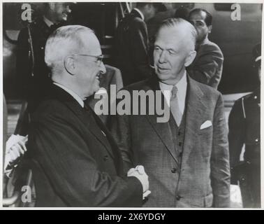 Präsident Truman und Außenminister George Marshall, 1948, Foto, International News Photos, (auf dem Gegenstand erwähnt), New York (Stadt), 10. September 1948, fotografischer Träger, Gelatinedruck, Höhe, 166 mm x Breite, 215 mm Stockfoto