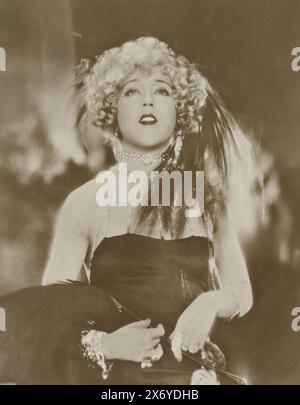 Porträt von Mae Murray, Mae Murray (Titel über Objekt), Foto, Verlag: Ross Verlag, unbekannt, 1910 - 1940, fotografischer Träger, Gelatinedruck, Höhe, 202 mm x Breite, 150 mm Stockfoto