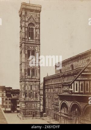 Blick auf Giottos Campanile in Florenz, Italien, Campanile di Giotto. Florenz (Titel auf Objekt), Foto, anonym, Florenz, 1851 - 1900, Karton, Albumendruck, Höhe, 250 mm x Breite, 183 mm Stockfoto