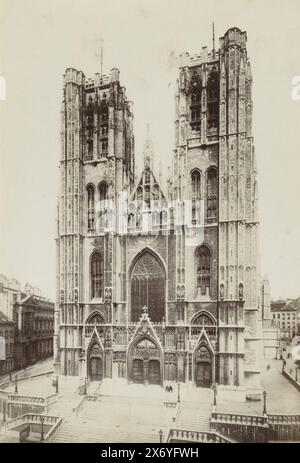 Kathedrale St. Michael und St. Gudula in Brüssel, Bruxelles - Sainte Gudule (Titel auf Objekt), Foto, Louis Antoine Pamard (erwähnt auf Objekt), Brüssel, 1860 - 1890, Papier, Albumendruck, Höhe, 183 mm x Breite, 119 mm Stockfoto