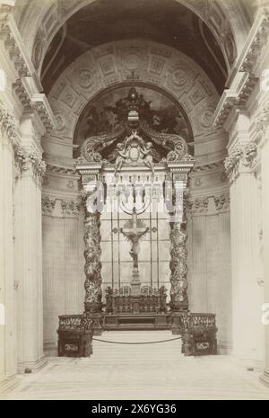 Altar am Grab von Napoleon Bonaparte im Hôtel des Invalides, Paris, Paris. L'Autel du tombeau de Napoléon 1er, Hôtel des Invalides (Titel auf Objekt), Foto, X phot., (auf Objekt erwähnt), Herausgeber: Jules Hautecoeur, (auf dem Objekt erwähnt), Paris, 1887 - 1900, Papier, Albumendruck, Höhe, 185 mm x Breite, 120 mm Stockfoto