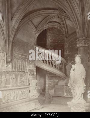 Kapelle im Hôtel de Cluny, Paris, Hôtel de Cluny. Escalier de la Chapelle (Titel zu Objekt), Foto, Séraphin-Médéric Mieusement, (auf Objekt erwähnt), Paris, 1870 - 1890, Papier, Albumendruck, Höhe, 249 mm x Breite, 185 mm, Höhe, 406 mm x Breite, 306 mm Stockfoto