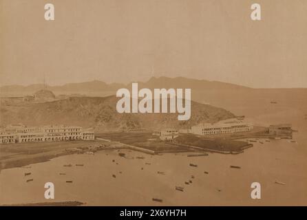 Blick auf die Küste von Aden, Foto, anonym, Aden, 1851 - 1900, Papier, Albumendruck, Höhe, 175 mm x Breite, 252 mm Stockfoto