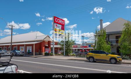 Der Eingang zum Tenterfield Shopping Centre, einschließlich Coles, in Tenterfield, New South Wales, Australien, der Geburtsort der Föderation in australien Stockfoto