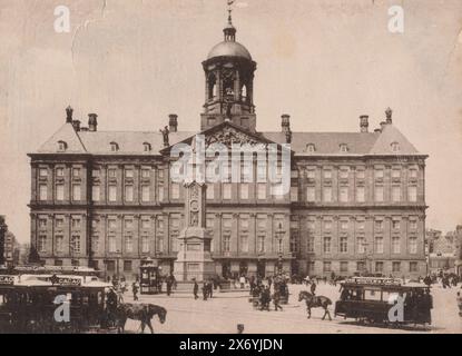 Blick auf den Königlichen Palast auf dem Dam-Platz in Amsterdam, fotomechanischer Druck, Hersteller: Anonym, Amsterdam, 1875 - 1930, Papier, Kollottyp, Höhe, 97 mm x Breite, 135 mm Stockfoto