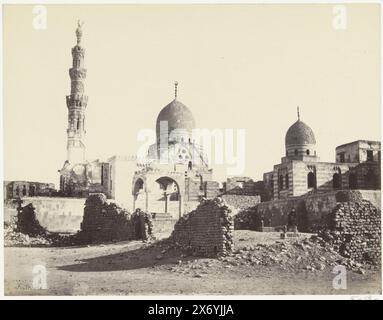 Blick auf die Moschee und das Mausoleum von Sultan al-Ashraf Qaitbey in Kairo, die Moschee von Kaitbey (Titel auf Objekt), Foto, Francis Frith (erwähnt auf Objekt), Cairo, in oder nach 1856 - in oder vor ca. 1862, Papier, Albumendruck, Höhe, 168 mm x Breite, 217 mm Stockfoto