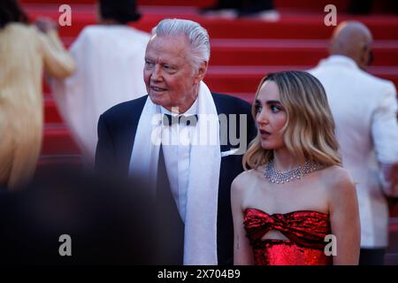 Festival de Cannes - Megapolis Premiere Jon Voight und Chloe Fineman bei der Premiere vom Megalopolis im Rahmen der 77. Internationale Filmfestspiele von Cannes 2024 im Palais des Festivals in Cannes am 16.05.2024. *** Festival de Cannes Megapolis Premiere Jon Voight und Chloe Fineman bei der Premiere von Megalopolis im Rahmen des Internationalen Filmfestivals von Cannes 77 2024 im Palais des Festivals in Cannes am 16 05 2024 Copyright: XEventpressxKochanx Stockfoto