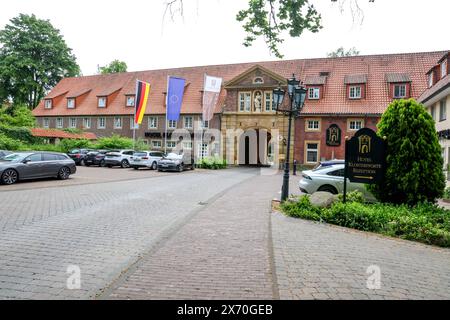 Kloster Marienfeld. Die ehemalige Zisterzienserabtei liegt im Stadtteil Marienfeld. Teilweise wird die Klosteranlage als Hotelbetrieb genutzt. Hotel-Residence Klosterpforte. Harsewinkel, Nordrhein-Westfalen, DEU, Deutschland, 16.05.2024 *** Kloster Marienfeld das ehemalige Zisterzienserkloster befindet sich im Stadtteil Marienfeld die Klosteranlage wird teilweise als Hotel Residence Klosterpforte Harsewinkel, Nordrhein-Westfalen, DEU, Deutschland, 16 05 2024 genutzt Stockfoto