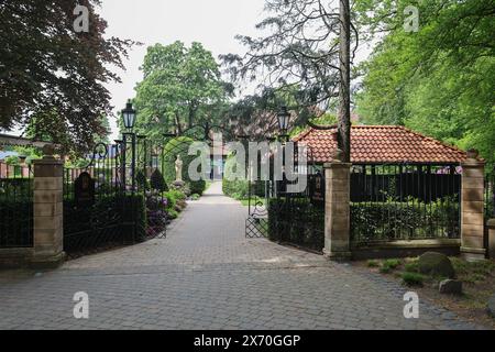 Kloster Marienfeld. Die ehemalige Zisterzienserabtei liegt im Stadtteil Marienfeld. Teilweise wird die Klosteranlage als Hotelbetrieb genutzt. Hotel-Residence Klosterpforte. Eventhaus alte Abtei. Harsewinkel, Nordrhein-Westfalen, DEU, Deutschland, 16.05.2024 *** Kloster Marienfeld das ehemalige Zisterzienserkloster befindet sich im Stadtteil Marienfeld die Klosteranlage wird teilweise als Hotel Residence Klosterpforte Eventhaus alte Abtei Harsewinkel, Nordrhein-Westfalen, DEU, Deutschland, 16 05 2024 genutzt Stockfoto