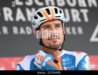 Eschborn, Deutschland. Mai 2024. Radsport: UCI WorldTour - Eschborn-Frankfurt, Männer. John Degenkolb aus Deutschland vom Team DSM-Firmenich PostNL nimmt an der Fahrerpräsentation Teil. Vermerk: Arne Dedert/dpa/Alamy Live News Stockfoto