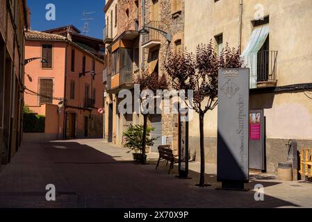 Straße des mittelalterlichen historischen Zentrums von Santpedor (Bages, Barcelona, ​​Catalonia, Spanien) ESP: Calle del Centro histórico Medieval de Santpedor Stockfoto