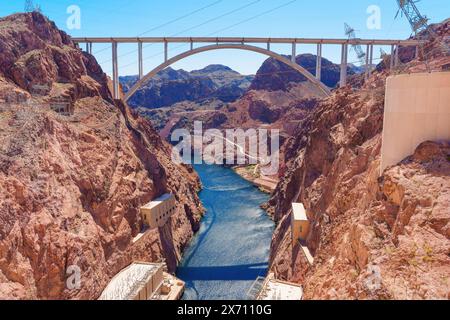 Mike O’Callaghan–Pat Tillman Memorial Bridge vom Damm aus gesehen Stockfoto