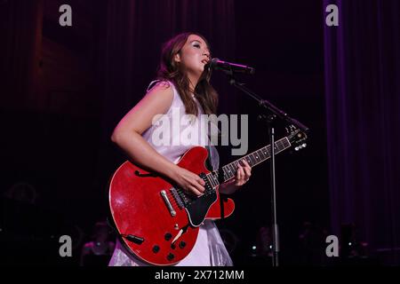 LONDON, ENGLAND – 16. MAI: Laufey (Laufey Lín Bing Jónsdóttir) trat am 16. Mai 2024 in der Royal Albert Hall in London auf. CAP/MAR ©MAR/Capital Pictures Stockfoto