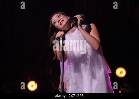 LONDON, ENGLAND – 16. MAI: Laufey (Laufey Lín Bing Jónsdóttir) trat am 16. Mai 2024 in der Royal Albert Hall in London auf. CAP/MAR ©MAR/Capital Pictures Stockfoto