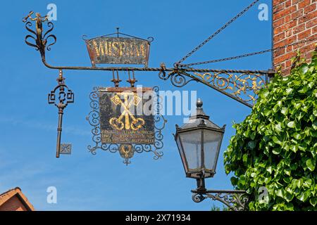 Altes schmiedeeisernes Schild, Altstadt, Lauenburg, Schleswig-Holstein, Deutschland Stockfoto