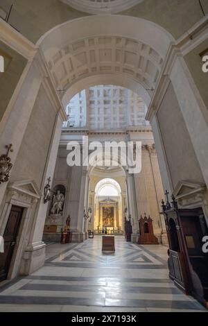 GENUA, ITALIEN 26. JULI 2023 – Innere der Basilika Carignano, Heilige Maria der Himmelfahrt (Santa Maria Assunta) in Genua, Italien Stockfoto