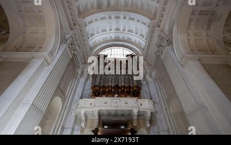 GENUA, ITALIEN 26. JULI 2023 - die große Orgel im Inneren der Basilika von Carignano, Heilige Maria der Himmelfahrt (Santa Maria Assunta) in Genua, Italien Stockfoto